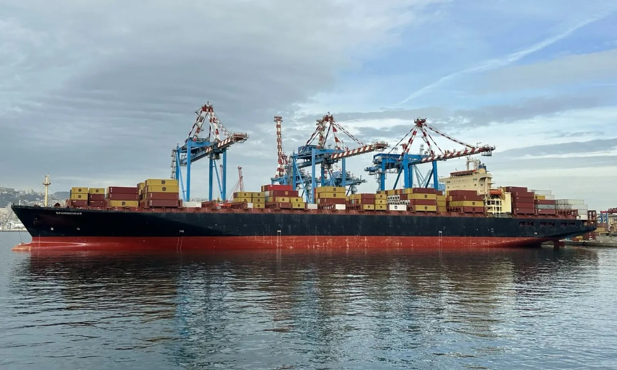 Ελληνικών συμφερόντων το πλοίο που χτυπήθηκε στο Ομάν