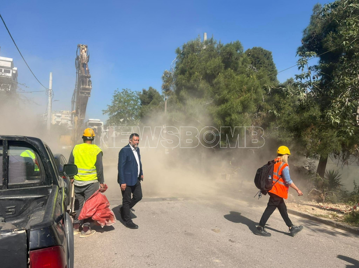 Παλαιό Φάληρο: Κατεδαφίστηκαν δύο αυθαίρετα «υγειονομικές βόμβες» στο ρέμα της Πικροδάφνης