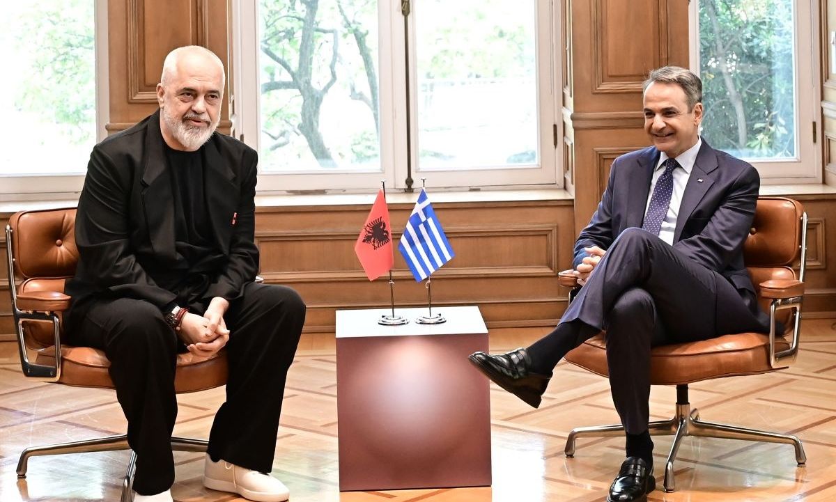 Έντι Ράμα: Παραλίγο να πάει με παντόφλες στο Μέγαρο Μαξίμου