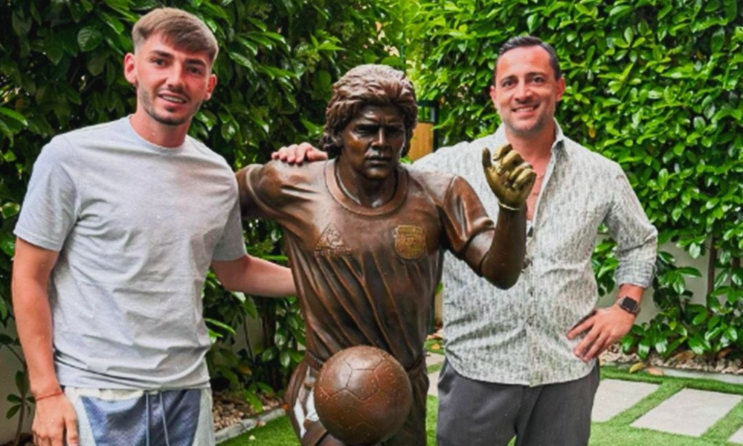 Ποδοσφαιριστής της Νάπολι έκανε… άγαλμα τον Ντιέγκο Μαραντόνα στην αυλή του σπιτιού του