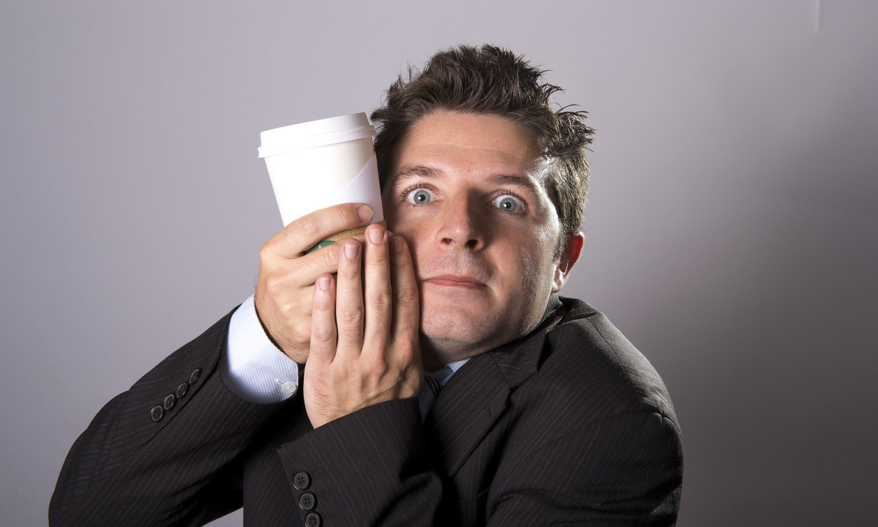 Πώς να πίνετε τον καφέ για να μην ανεβαίνει η ορμόνη του στρες