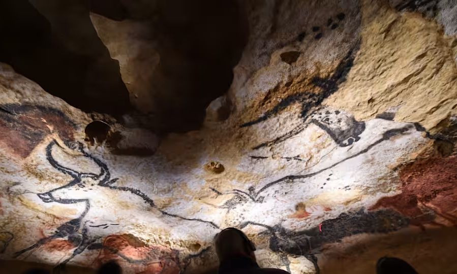 Μία σπηλιά σφραγισμένη για χιλιετίες έκρυβε αριστουργηματικά έργα τέχνης