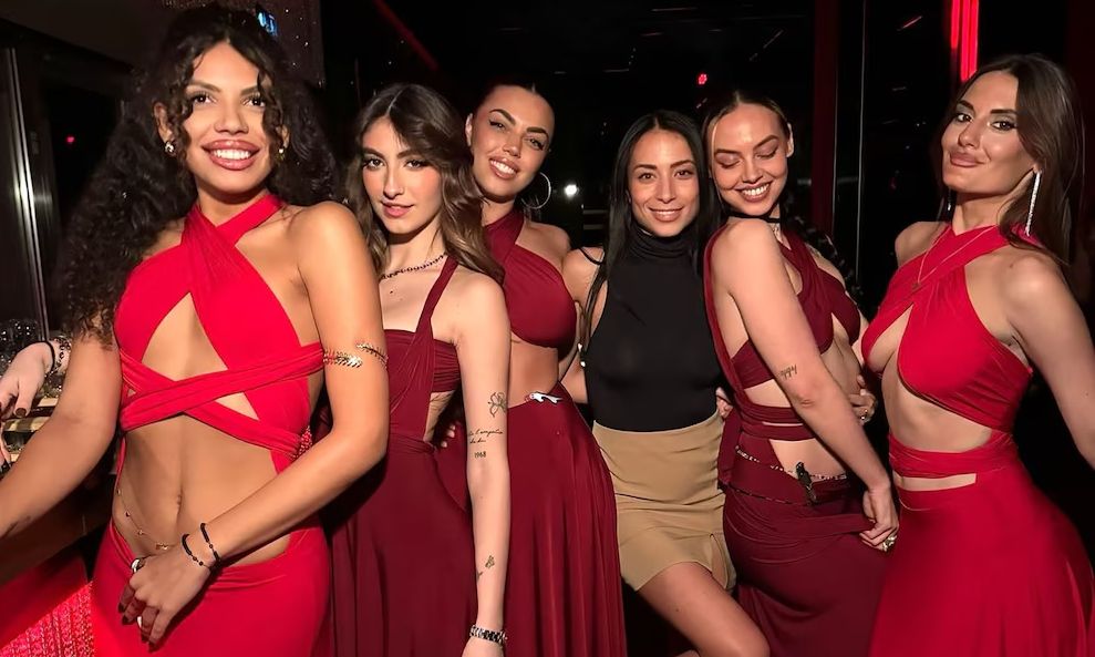 Κύκλωμα Συνοδών Πολυτελείας στη Serie A: Φωτογραφίες από τα πάρτι σε Μύκονο με διάσημους αθλητές