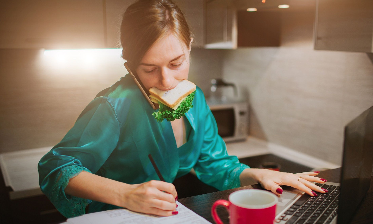 Νιώθετε στρες; Αυτές οι τροφές θα μειώσουν την κορτιζόλη στον οργανισμό σας
