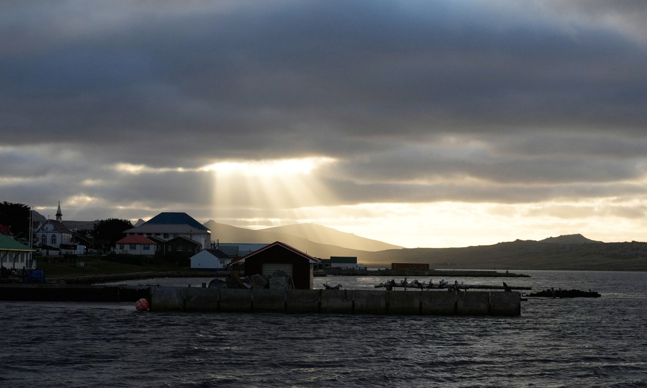 O Τραμπ εξετάζει «αντίποινα» κατά συμμάχων: Ισπανία εκτός ΝΑΤΟ, Φόκλαντς όχι πλέον βρετανικά