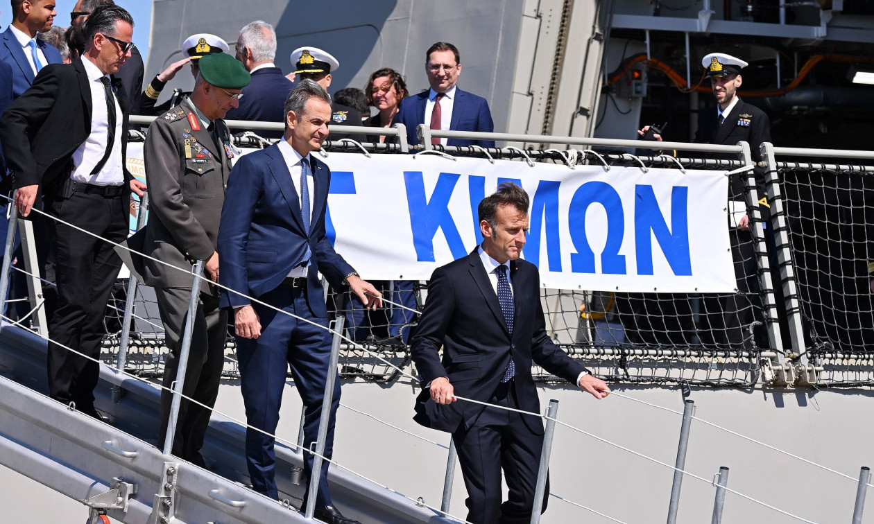 Μακρόν: Το κείμενο που έγραψε στο βιβλίο επισκεπτών της φρεγάτας «Κίμων»