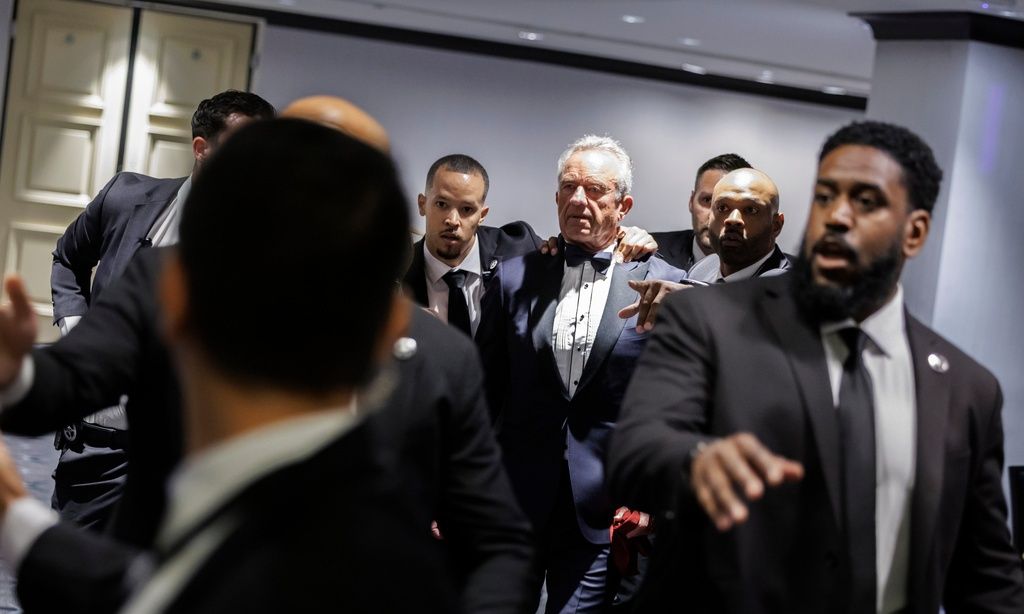 Ένοπλη επίθεση Ουάσινγκτον: Εύσημα του διαδικτύου στους υπουργούς που προστάτευσαν τις συζύγους τους