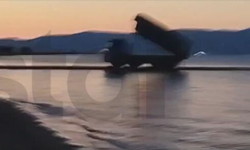 Περιβαλλοντικό έγκλημα στη Σκάλα Ωρωπού: Μπάζωσαν τη θάλασσα με αμμοχάλικο