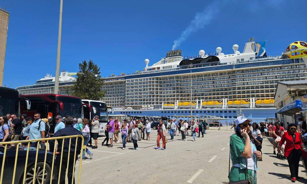 «Κατάληψη» στη Σούδα από κρουαζιερόπλοια – Πάνω από 4.600 επισκέπτες στο νησί