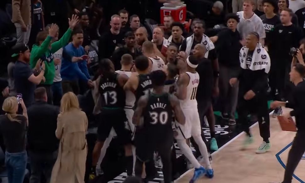 NBA: Χαμός στο Νάγκετς – Τίμπεργουλβς | Ποιος είδε τον Γιόκιτς και δεν τον φοβήθηκε! (βίντεο)