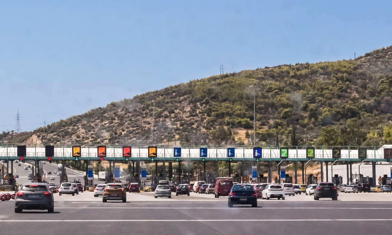 Φωτιά σε φορτηγό στην Κινέτα - Καθυστερήσεις στη Νέα Εθνική Οδό Αθηνών–Κορίνθου