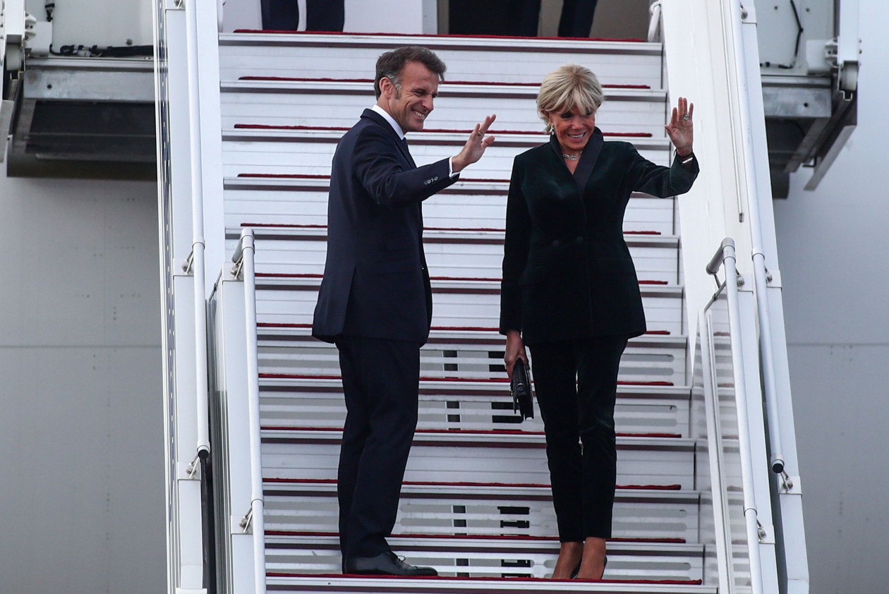 Λίγο Μακρόν ακόμα, Ακριβοθώρητες πρώτες κυρίες, 4 στους 23 στο Πολιτικό Συμβούλιο του ΠΑΣΟΚ