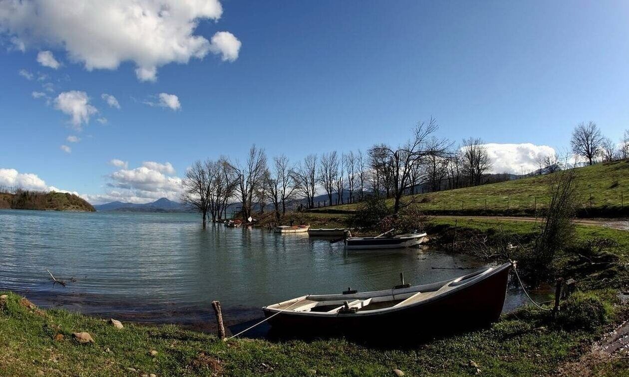Με λιακάδα ξεκινάει η εβδομάδα – Αλλάζει ο καιρός από Πέμπτη – Η πρόγνωση για την Πρωτομαγιά