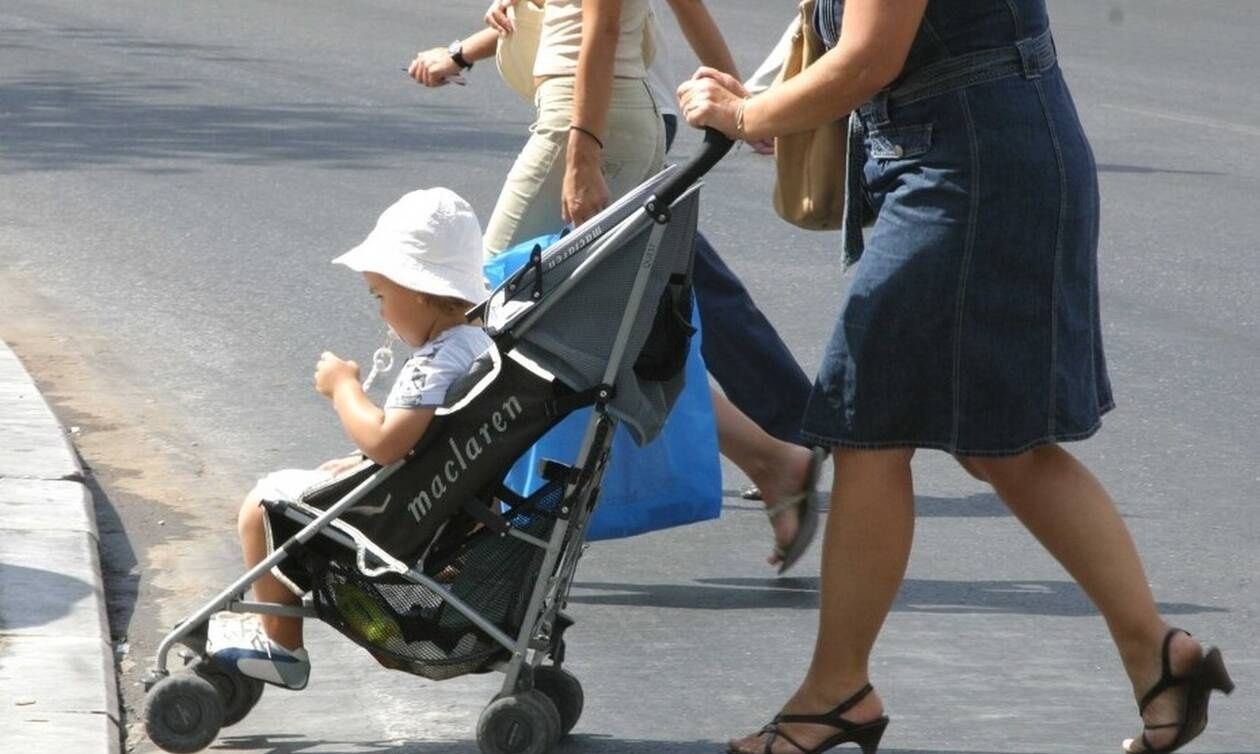 Νταντάδες της Γειτονιάς: Στον αέρα σήμερα η πλατφόρμα στο gov.gr - Ποιοι μπορούν να υποβάλουν αίτηση
