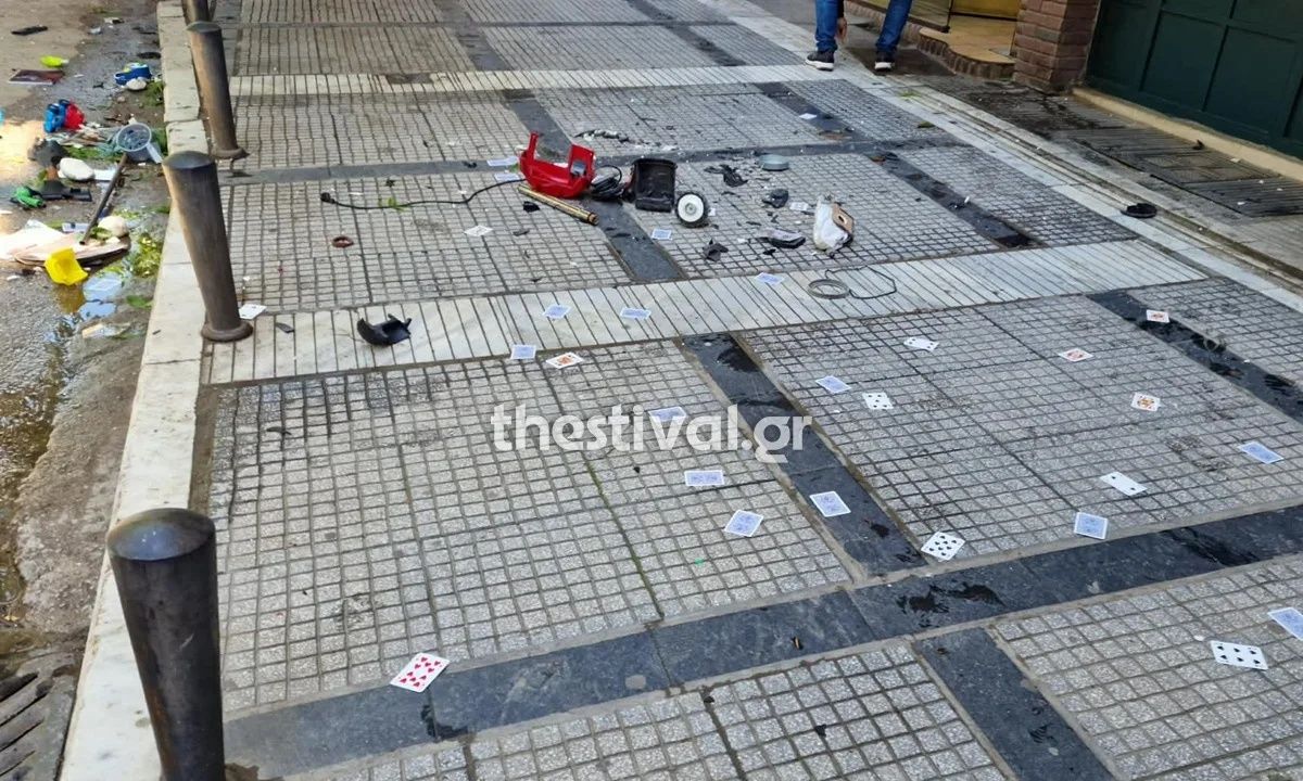 Θεσσαλονίκη: Τι είπε στους αστυνομικούς η μητέρα του 5χρονου που πετούσε αντικείμενα από το μπαλκόνι