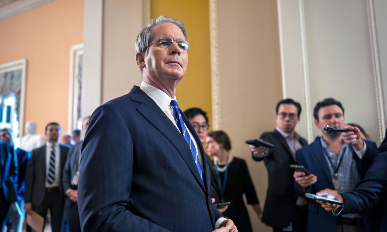 Μπέσεντ: Κυρώσεις σε όσους συνεργάζονται με ιρανικές αεροπορικές εταιρείες