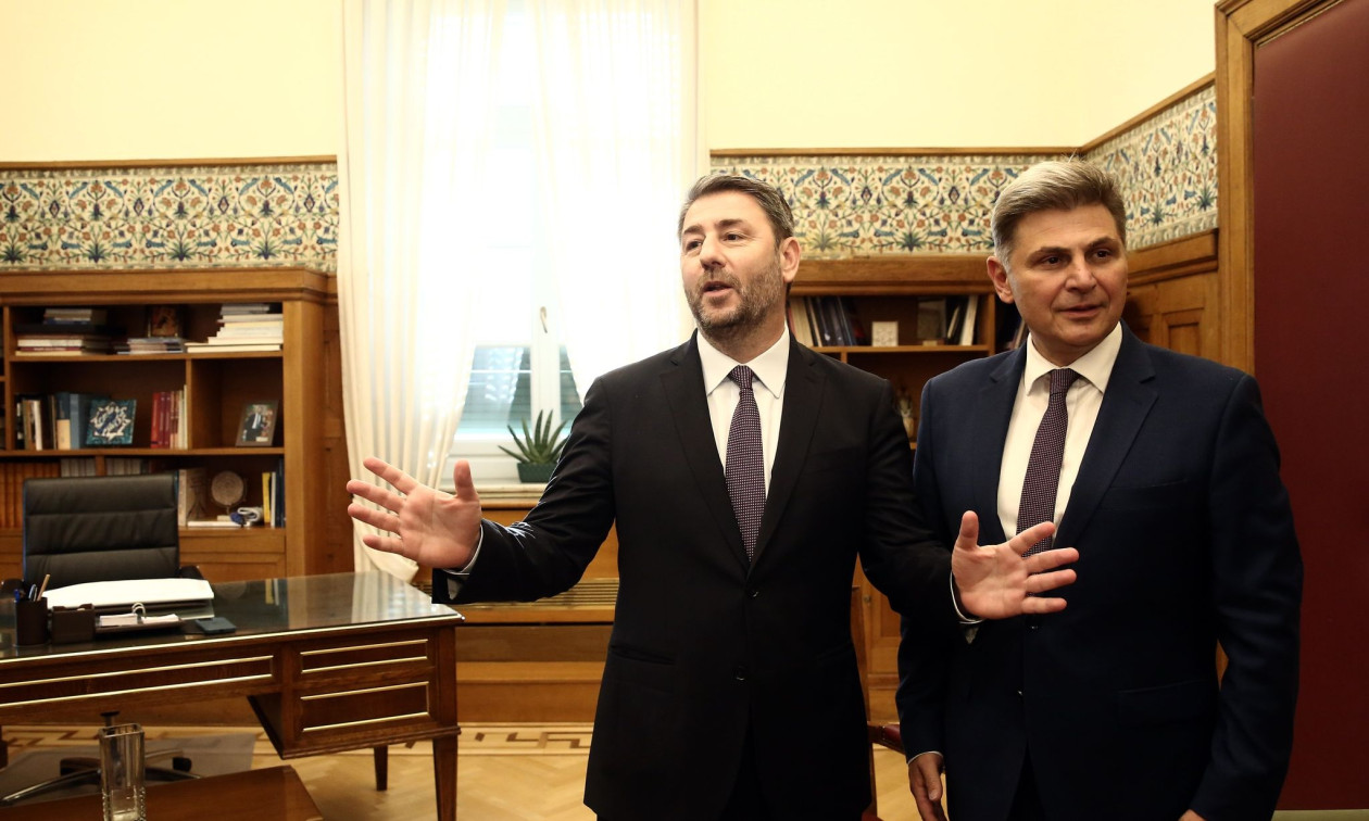 Νικόλας Φαραντούρης: Ανακοίνωσε την ένταξή του στο ΠΑΣΟΚ - Ανδρουλάκης: Τον καλωσορίζω