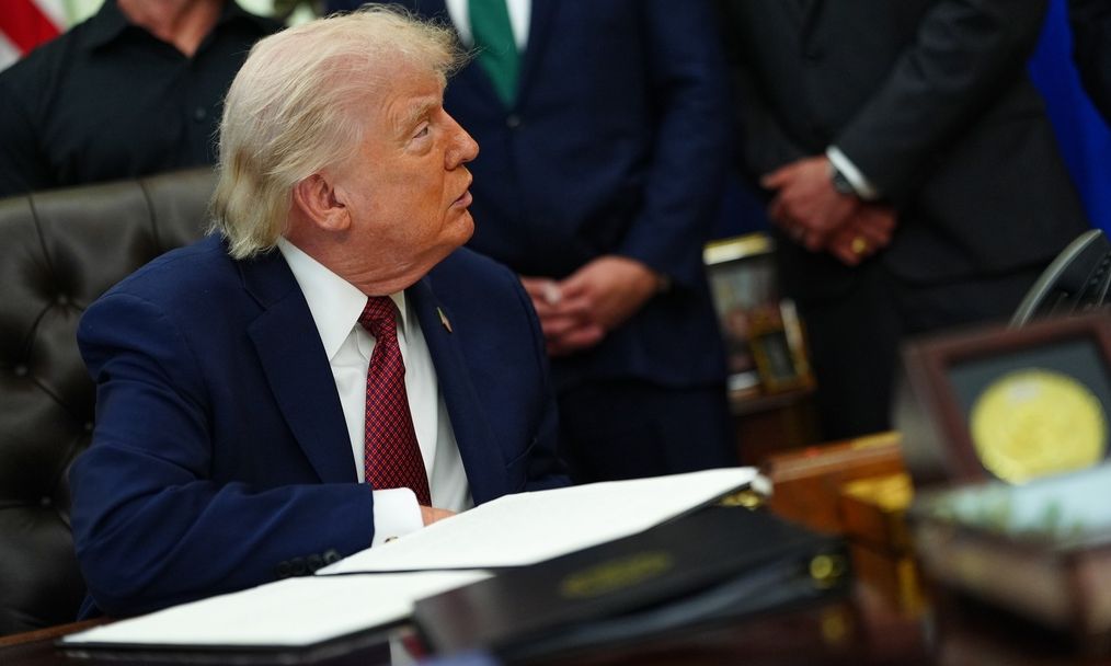 Ο Τραμπ ενημερώνεται για τις στρατιωτικές επιλογές κατά του Ιράν, ενώ εντείνει την οικονομική πίεση