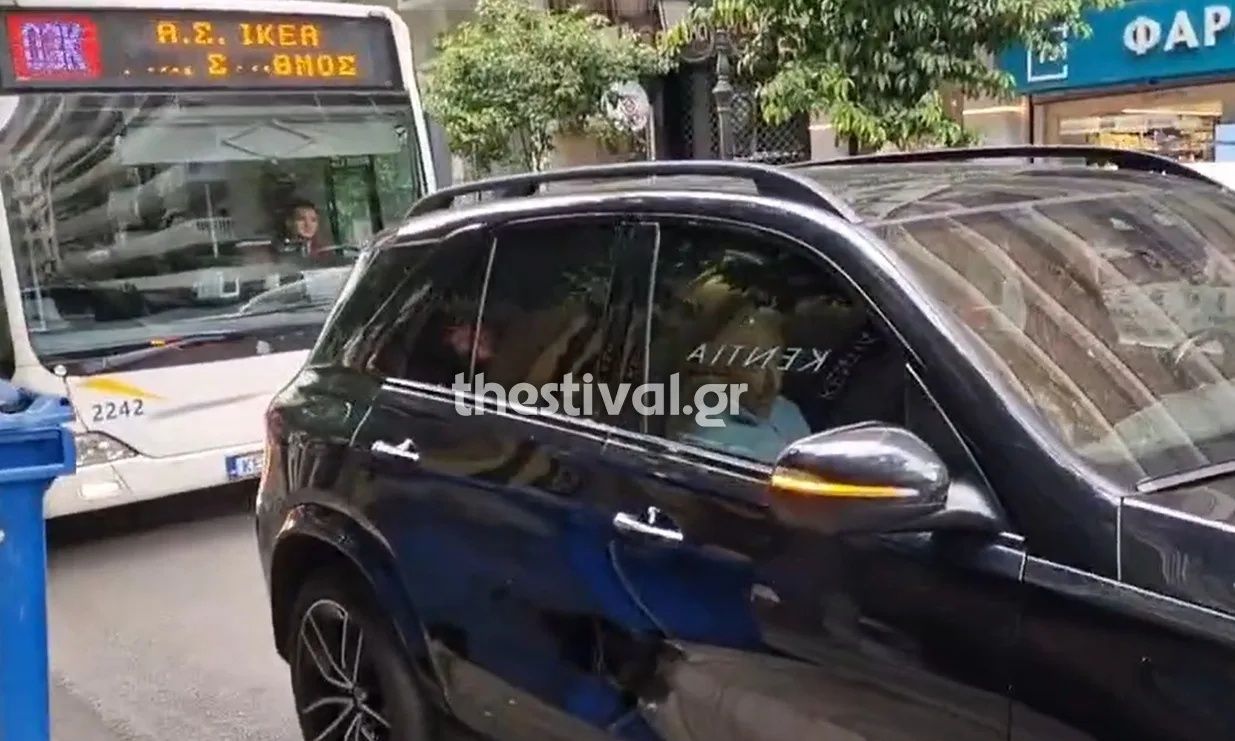 Θεσσαλονίκη: Ασυνείδητος οδηγός «μπλόκαρε» λεωφορείο στο κέντρο - Προκάλεσε κυκλοφοριακό κομφούζιο