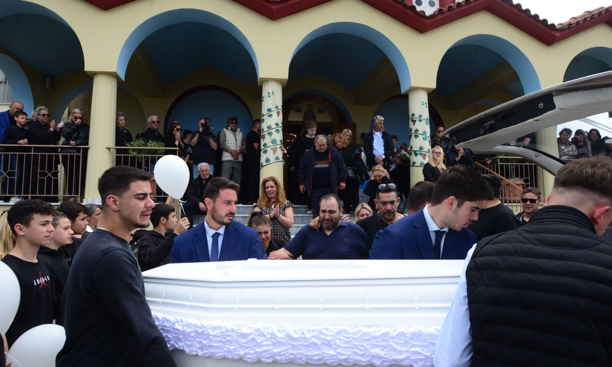 Ηλεία: Ανείπωτη θλίψη στην κηδεία του 13χρονου - «Παρών» και ο οδηγός που εμπλέκεται στο τροχαίο
