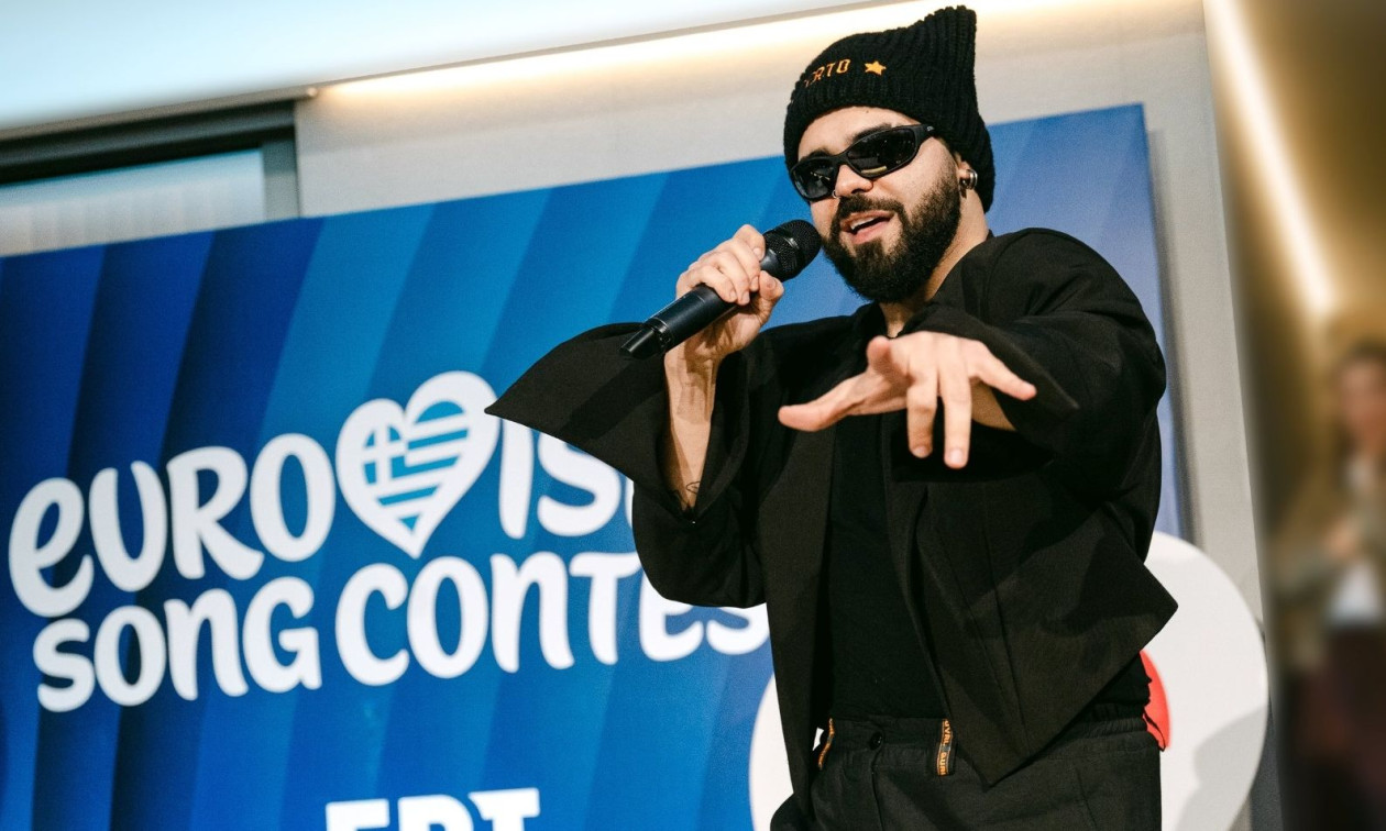 Eurovision: Ο Akyllas αναχώρησε για Βιέννη - «Θα είναι ένα τρίλεπτο με χιούμορ και πολλή συγκίνηση»