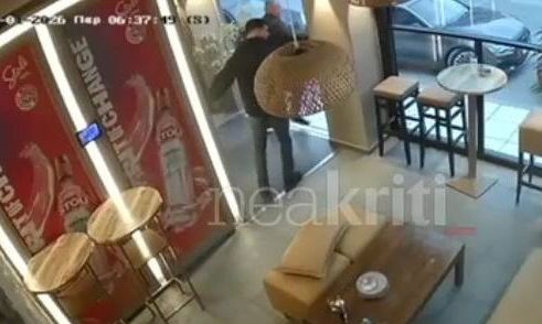 Κρήτη: Σκηνές τρόμου έξω από μπαρ στο Ηράκλειο - Άγρια επίθεση σε 57χρονο πορτιέρη