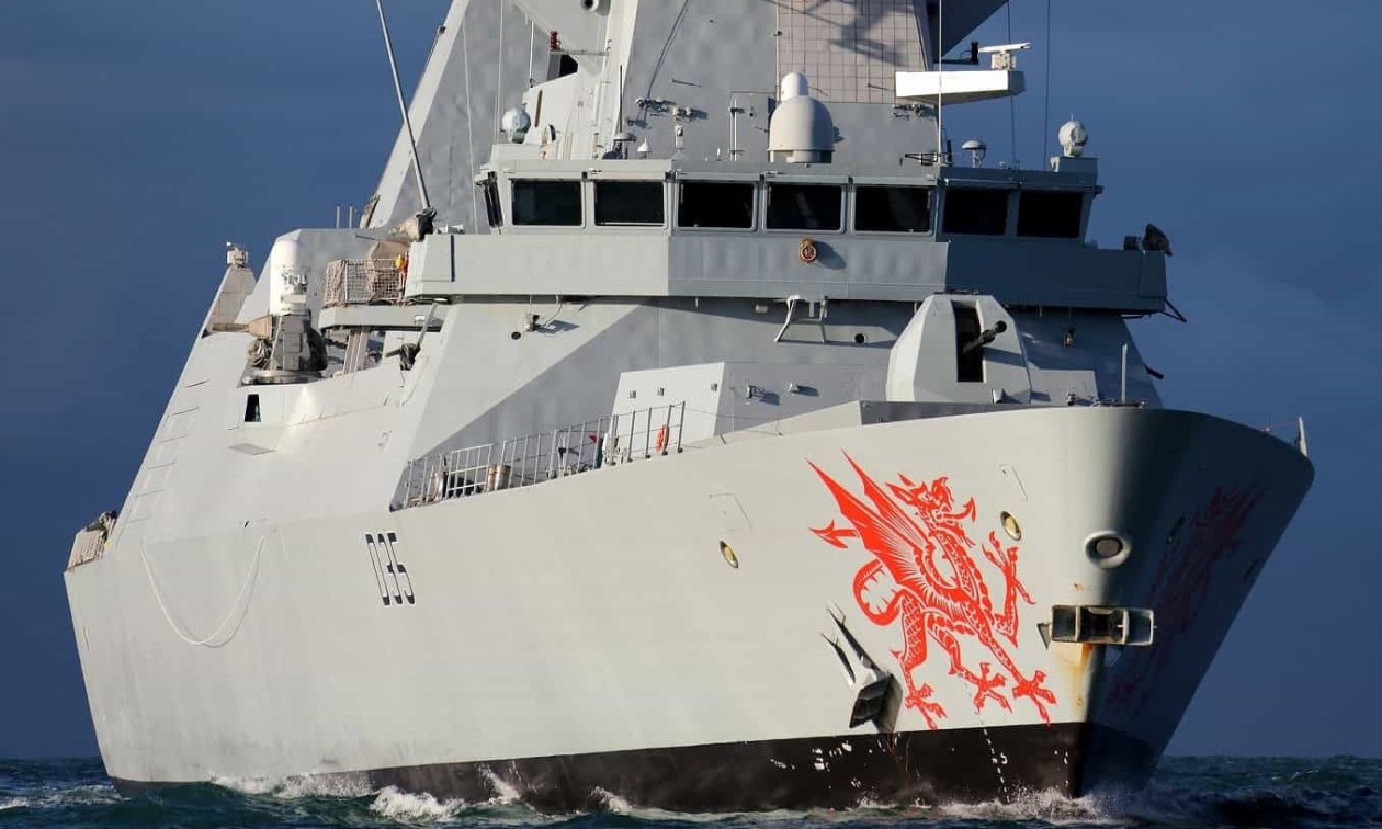 Το βρετανικό αντιτορπιλικό «HMS Dragon» αναπτύσσεται στη Μέση Ανατολή