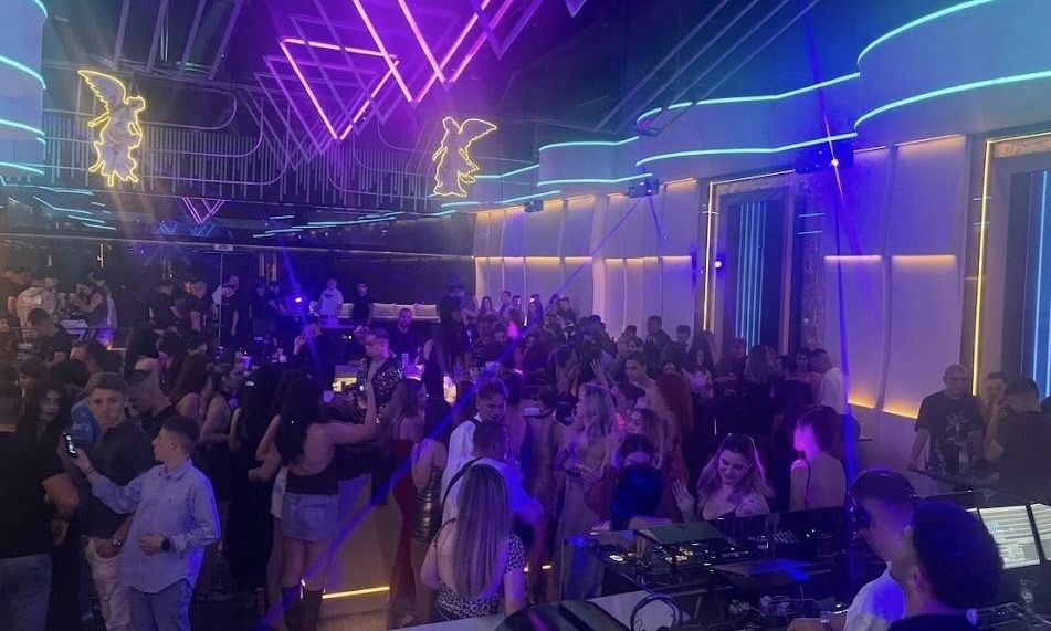 Το Louvro επέστρεψε δυναμικά στη νυχτερινή ζωή του Ρεθύμνου - Βίντεο