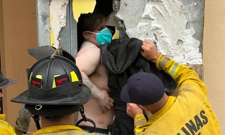 Διαρρήκτης σφήνωσε 10 ώρες στον τοίχο καφετέριας - Τον άκουσαν κατά τύχη αστυνομικοί