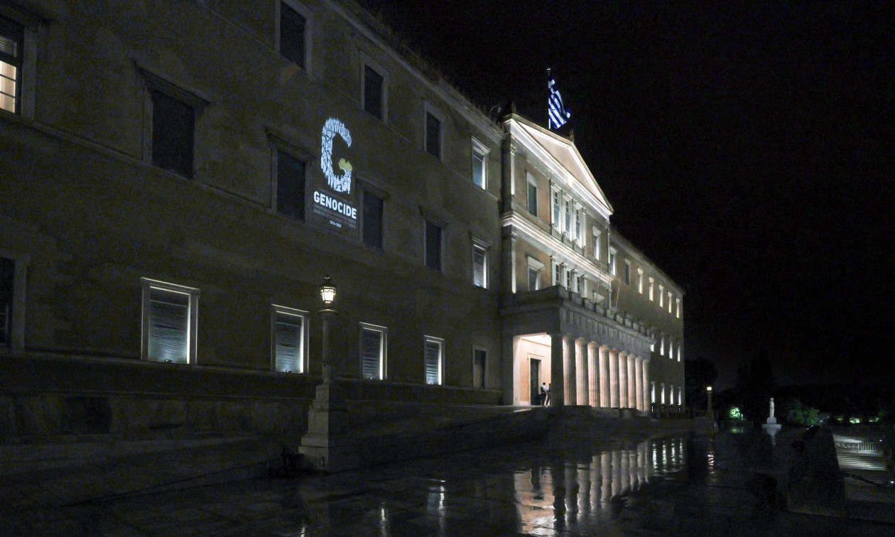 Φωταγώγηση του Κτηρίου της Βουλής για τη Γενοκτονία των Ελλήνων του Πόντου