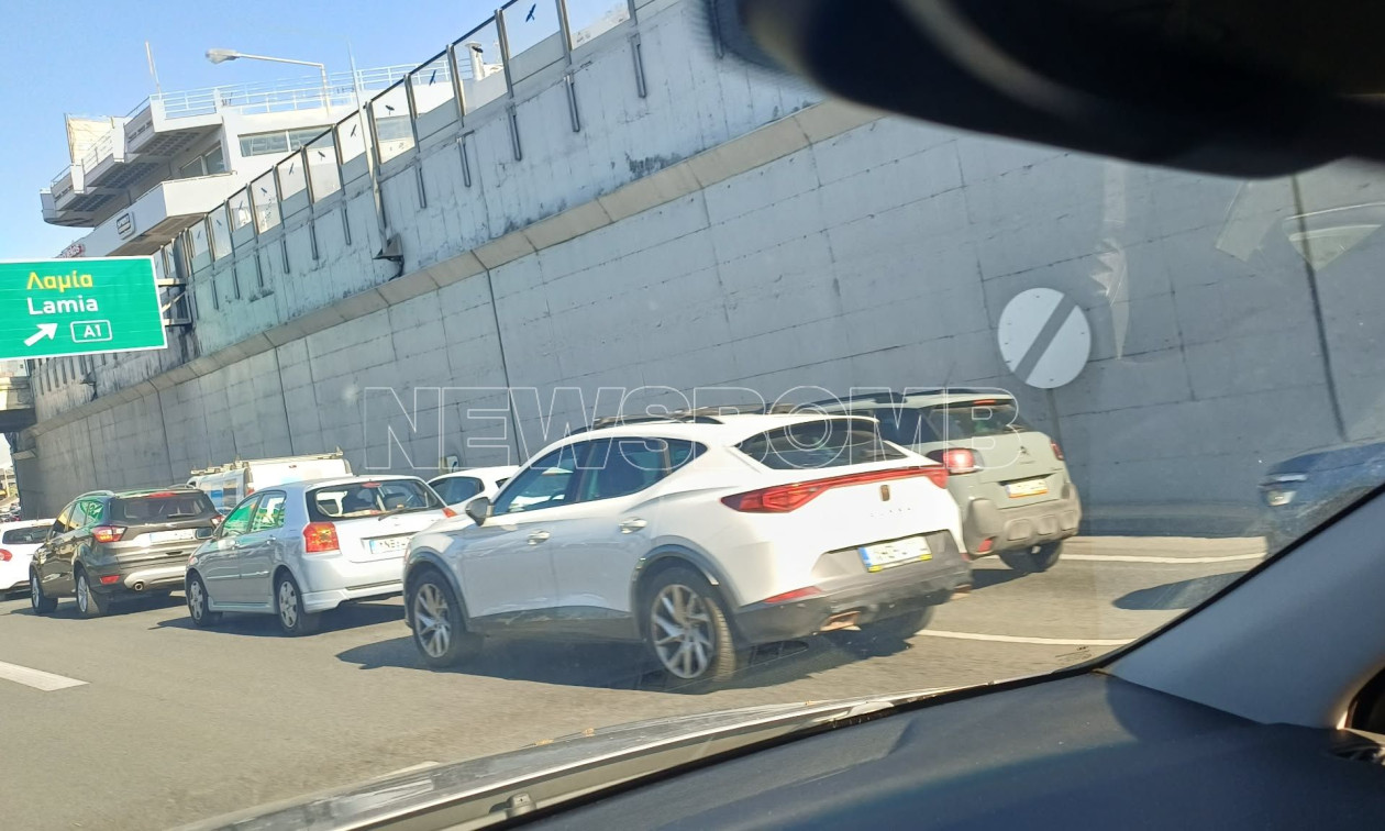 Κίνηση τώρα: Ταλαιπωρία στον Κηφισό, μποτιλιάρισμα στο κέντρο- Καθυστερησεις έως 30' στην Αττική Οδό