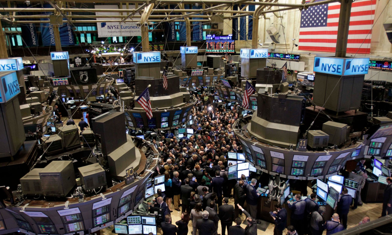 Σημαντική άνοδος στη Wall Street με φόντο την αποκλιμάκωση των τιμών του πετρελαίου