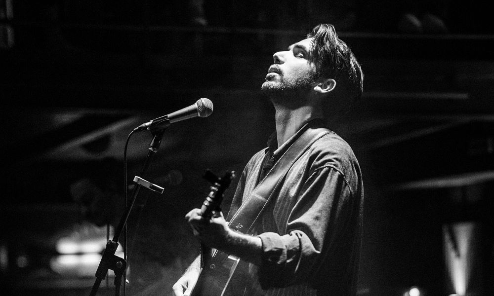 Ο Χρήστος Βέργος επιστρέφει με ένα album γεμάτο εσωτερικές διαδρομές - «Η μέρα που περίμενα»