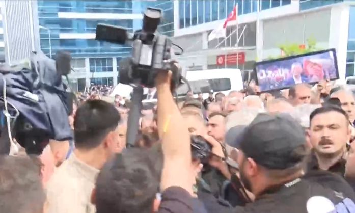 Τουρκία: Επέμβαση της αστυνομίας στα κεντρικά γραφεία του CHP