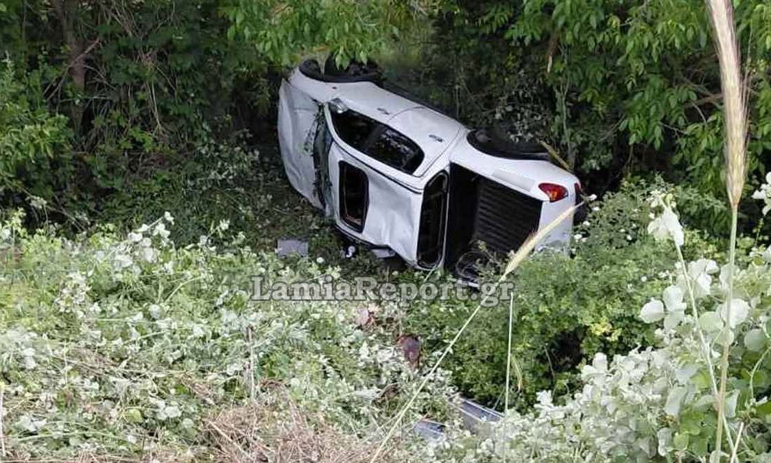 Φθιώτιδα: Αγροτικό έφυγε εκτός δρόμου και έφερε τούμπες σε χωράφι