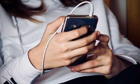 Κινητά τηλέφωνα: Σε αυτά τα δωμάτια του σπιτιού θα τα «απαγορεύσει» η Σουηδία