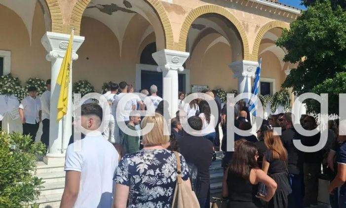 Πάτρα: Σπαραγμός στην κηδεία πατέρα και γιου που σκοτώθηκαν σε δυστύχημα