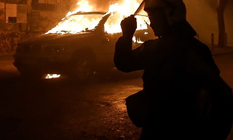 Μαρούσι: Εμπρηστική επίθεση σε τρια οχήματα της Περιφέρειας λεωφόρο Κηφισίας