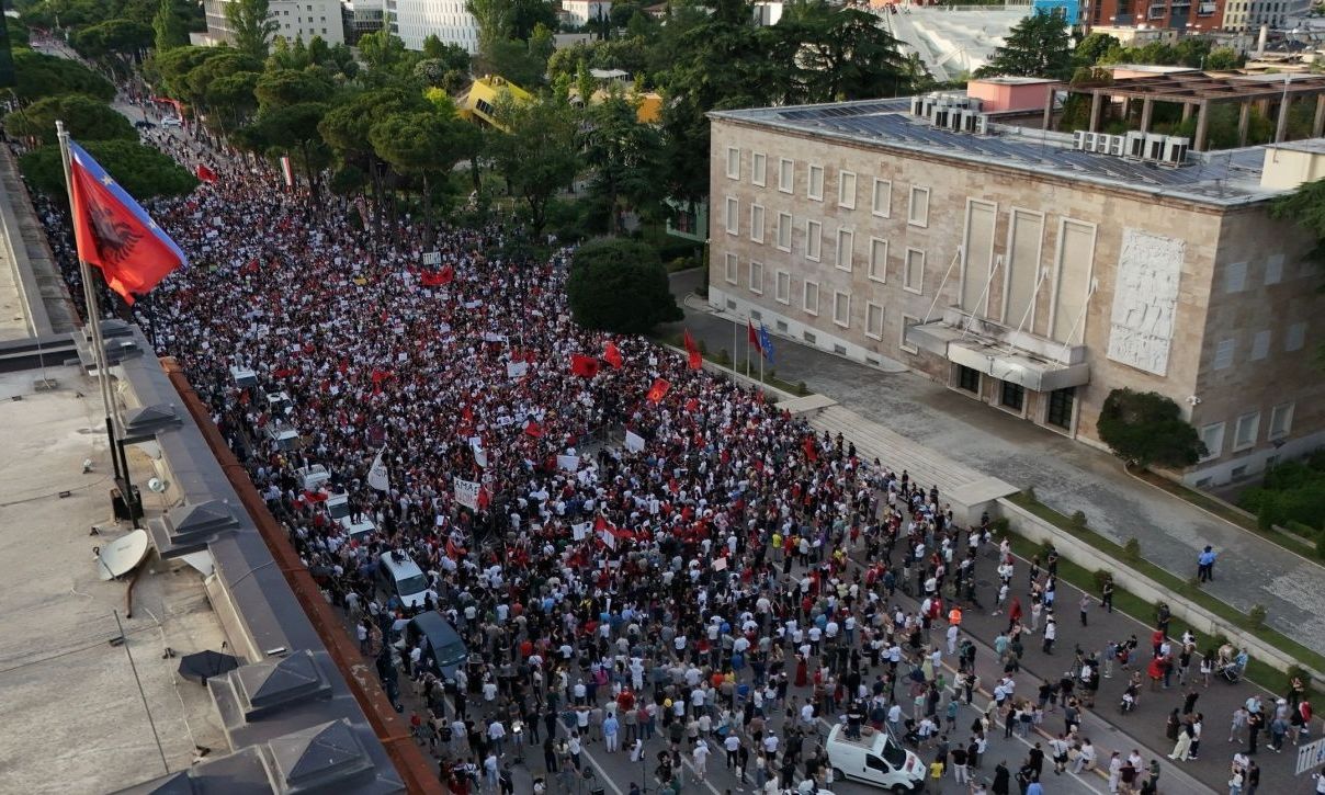 Η Κομισιόν προειδοποιεί τα Τίρανα για το έργο Κούσνερ: «Ενδέ