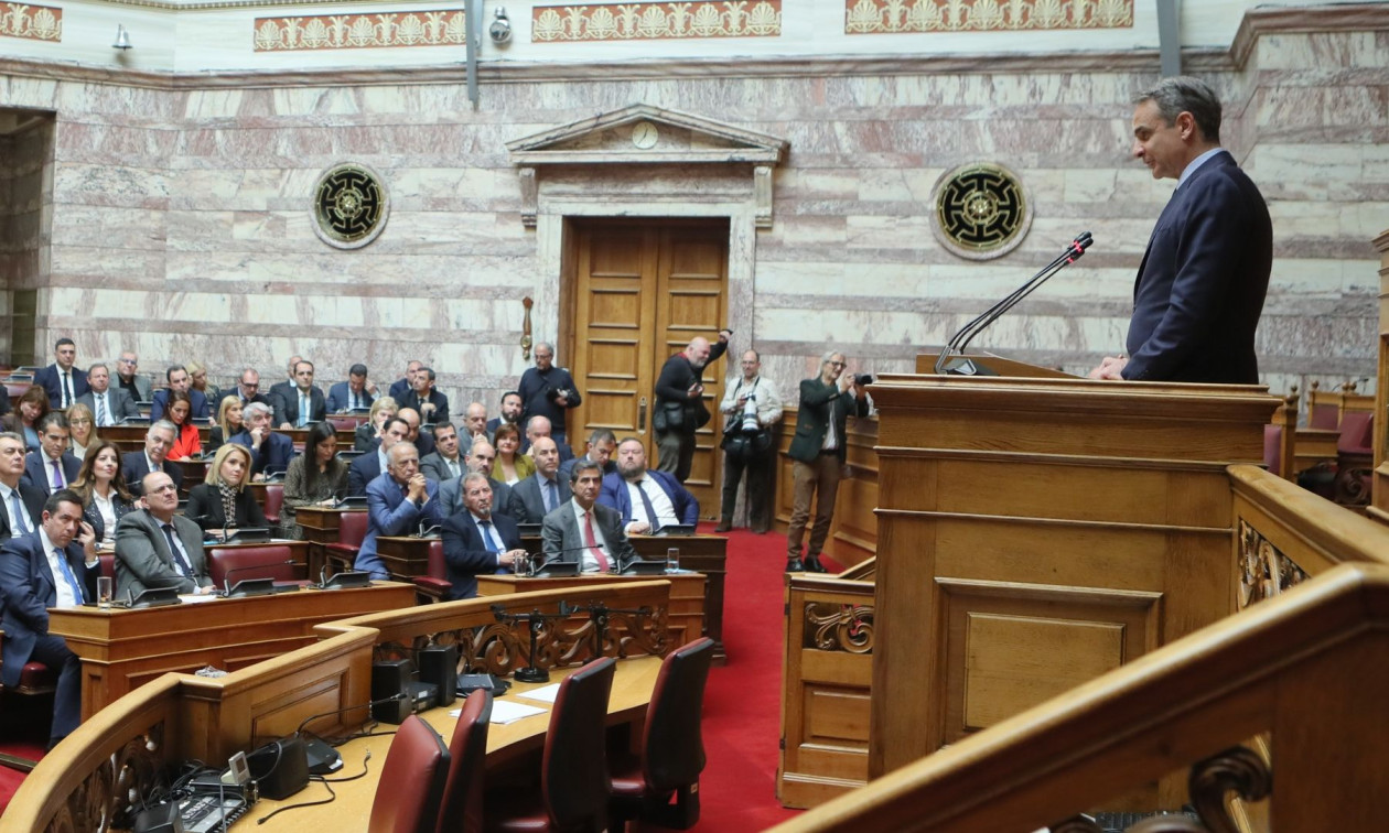 Καλοκαίρι στο... κόκκινο για τη ΝΔ