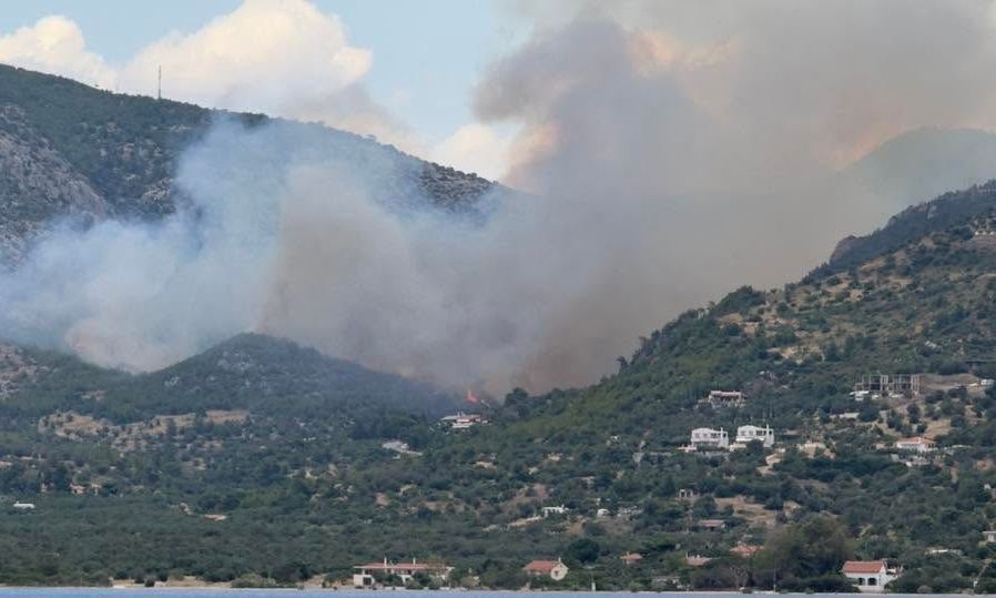 Φωτιά στο Λουτράκι: SMS ετοιμότητας στους κατοίκους από το 1