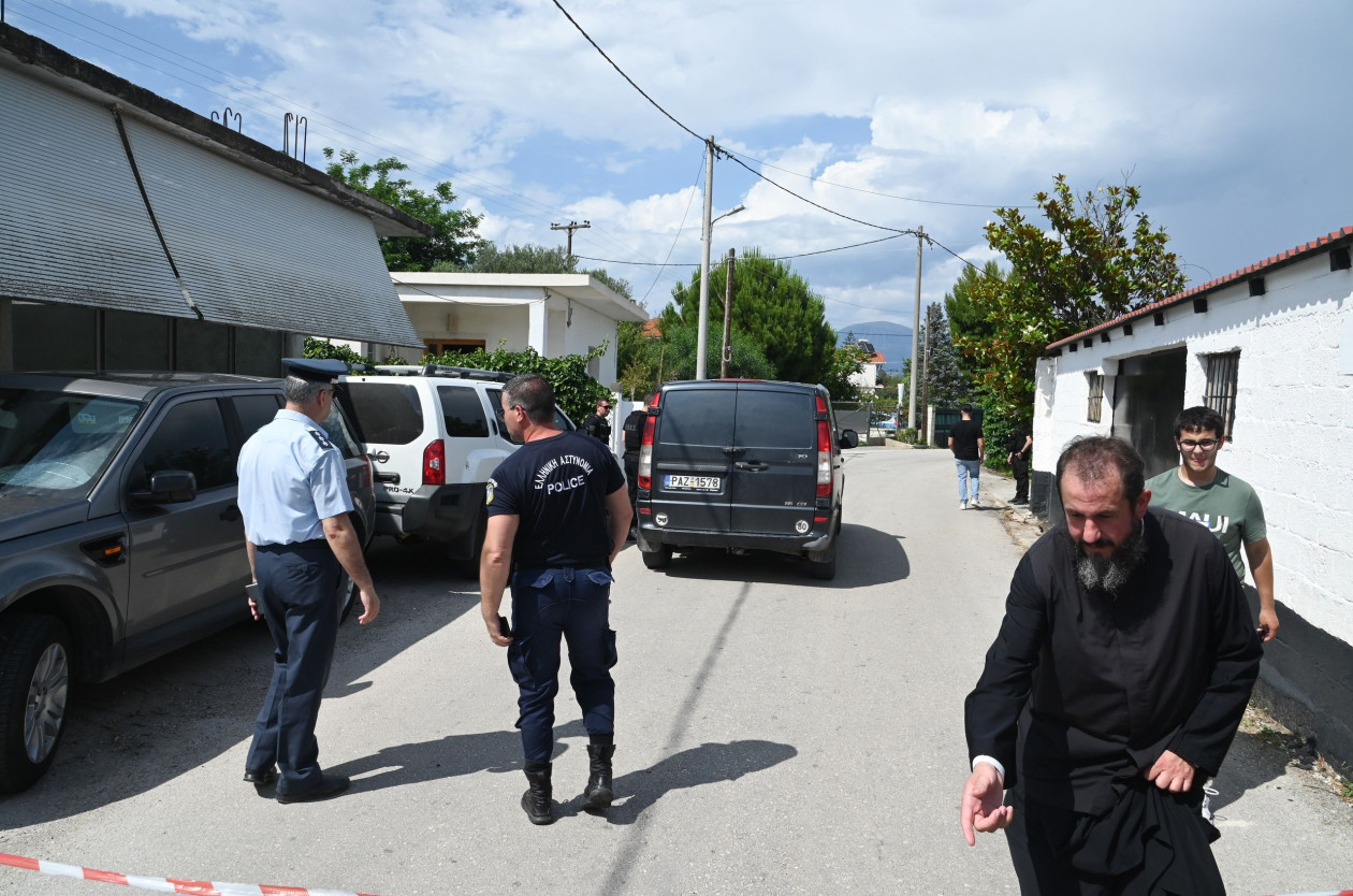 Λόγγος Αιγίου: Μαχαίρωσε μάνα και γιο με μεγάλο μέ