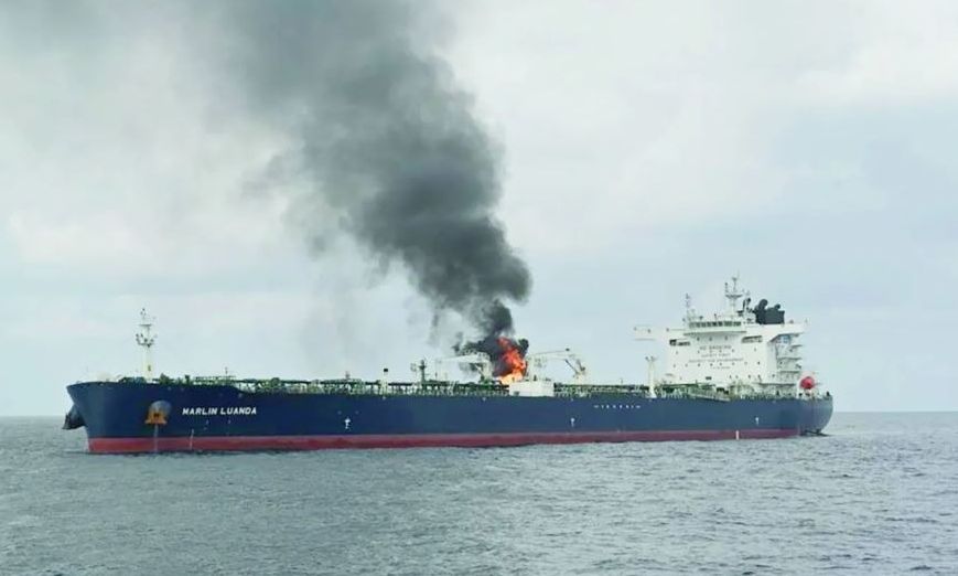 Συναγερμός στα ανοικτά της Υεμένης: Φορτηγό πλοίο ανταλλάσσε