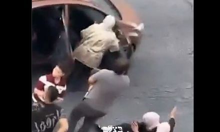 Σκληρά πλάνα: Ισραηλινός στρατιώτης πυροβολεί αυτοκίνητο Παλ