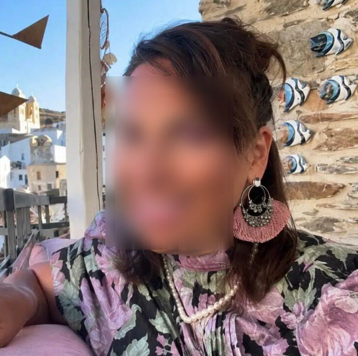 Πολεοδομίες: «Ορίστε το δώρο σου» - Έτσι πέρασαν χειροπέδες στην επίορκη σύζυγο του αρχηγού