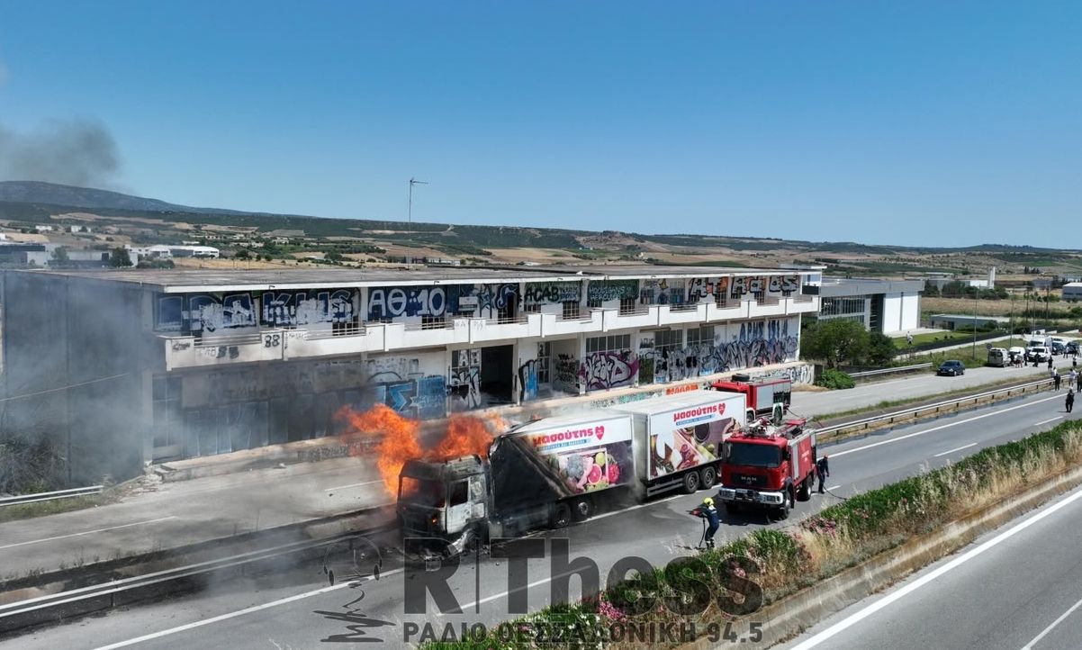 Εκρήξεις σε νταλίκα στη Μουδανιών- Θεσσαλονίκης: Δείτε βίντε