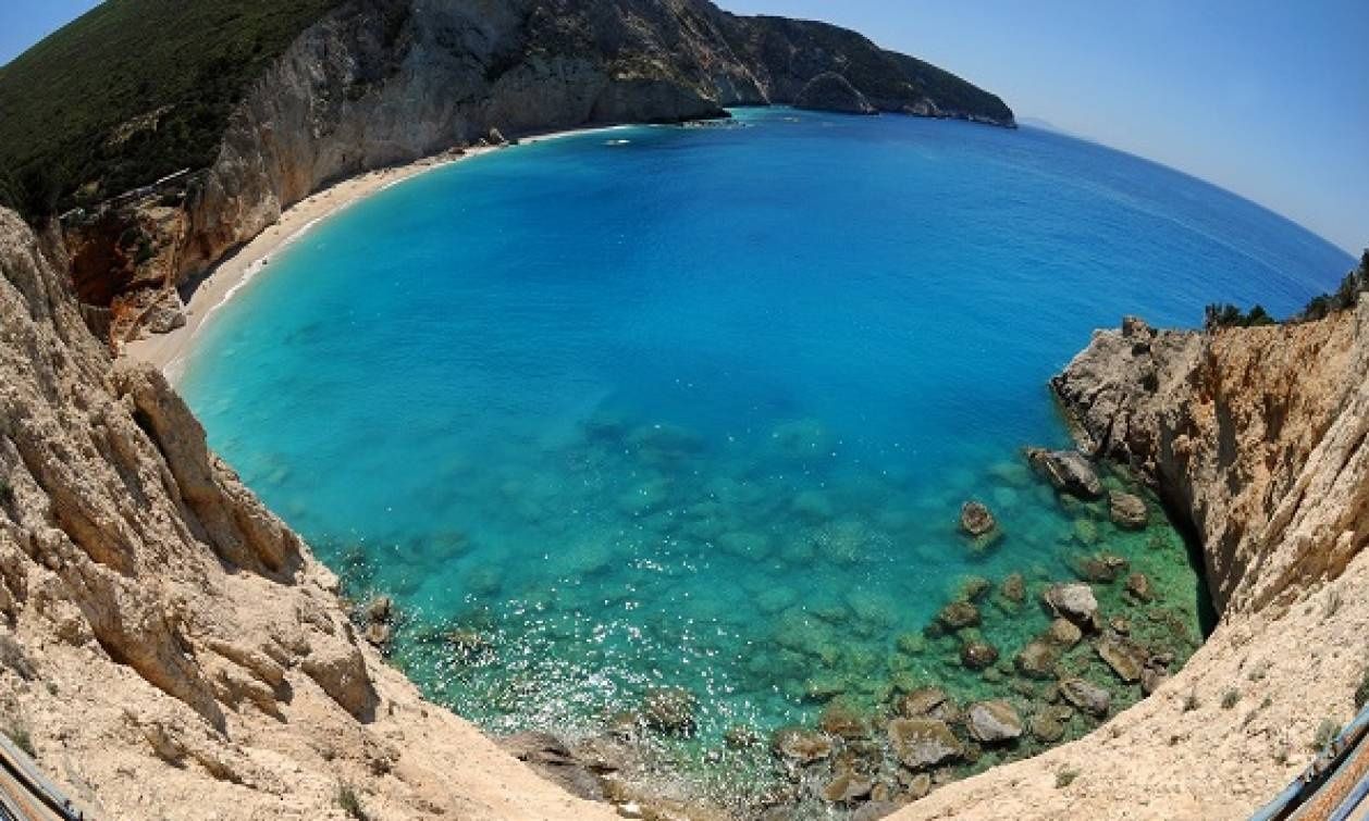 Λευκάδα:  Βέλγος τουρίστας έπεσε από βράχο για μία selfie