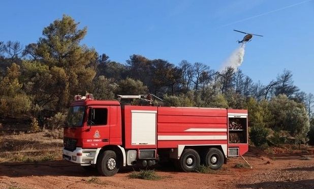 Φωτιά σε προαύλιο χώρο εργοστασίου στη Ριτσώνα Ευβοίας