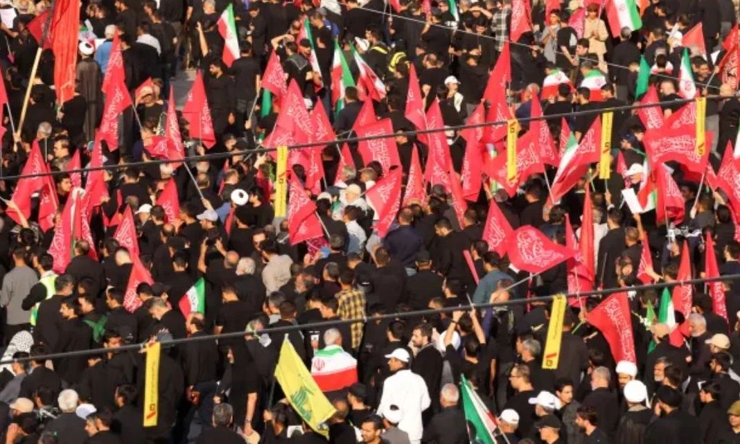 Ιράν: Σε λαϊκό προσκύνημα η σορός του Αλί Χαμενεΐ - Χιλιάδες πολίτες στους δρόμους, δείτε live