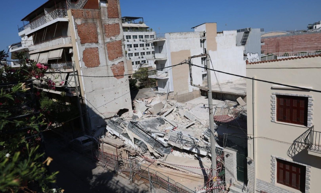 Πετράλωνα: Δεν προχωρά η πραγματογνωμοσύνη λόγω διαφωνίας για το ποιος θα απομακρύνει τα μπάζα